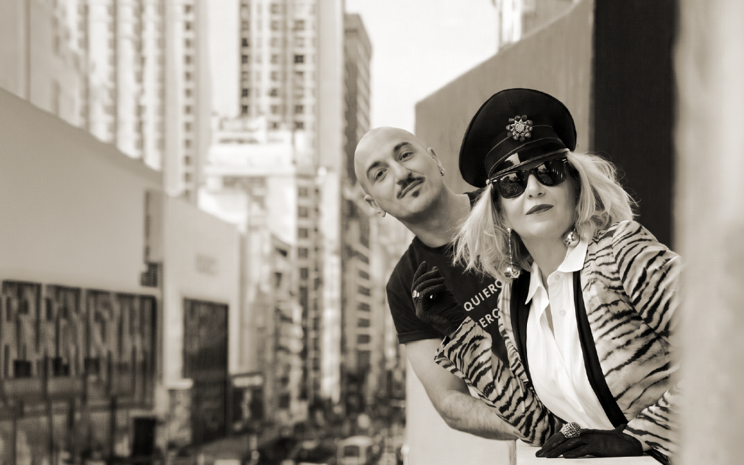 Vanesa Strauch y Chama Carrá se unen en el Teatro Vigil para un show de stand up.