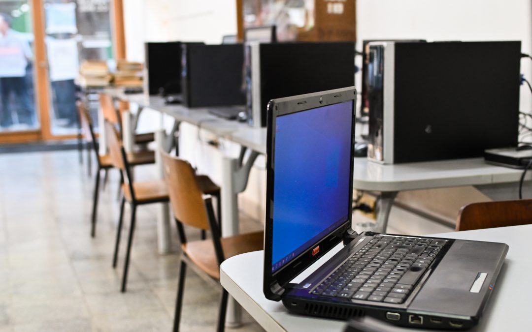 Área de informática en la biblioteca